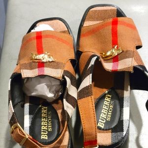 New Burberry Sandals multicolored size 8